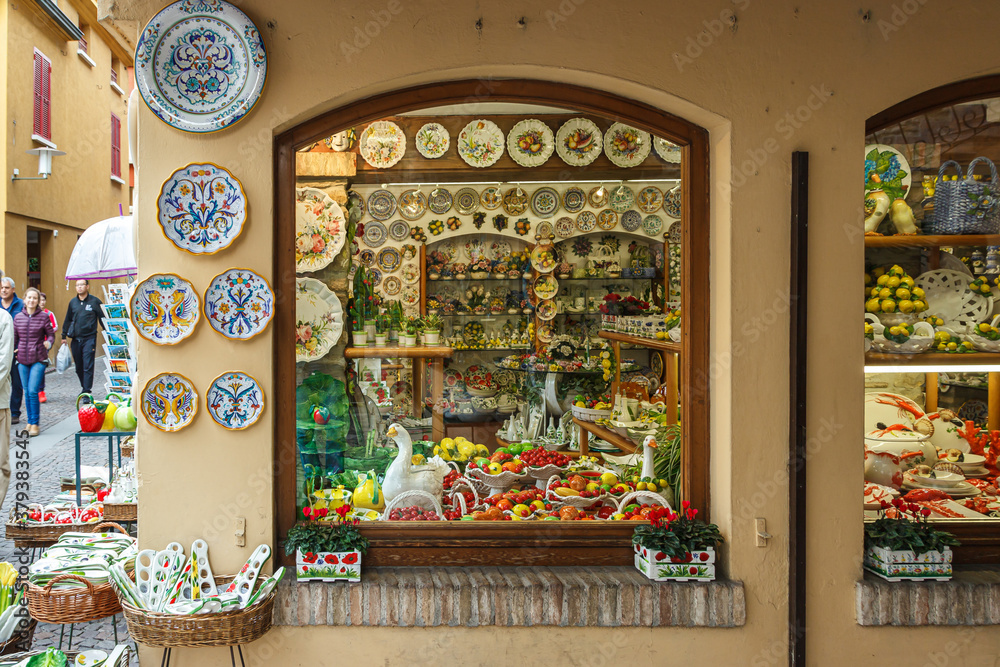 The showcase of a souvenir shop selling porcelain decorative items in the Sirmione town in Lombardy, northern Italy The showcase of a souvenir shop selling porcelain decorative items in the Sirmione town in Lombardy, northern Italy