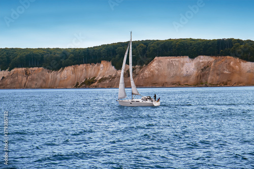 Fototapeta Naklejka Na Ścianę i Meble -  Segelboot vor Rügen