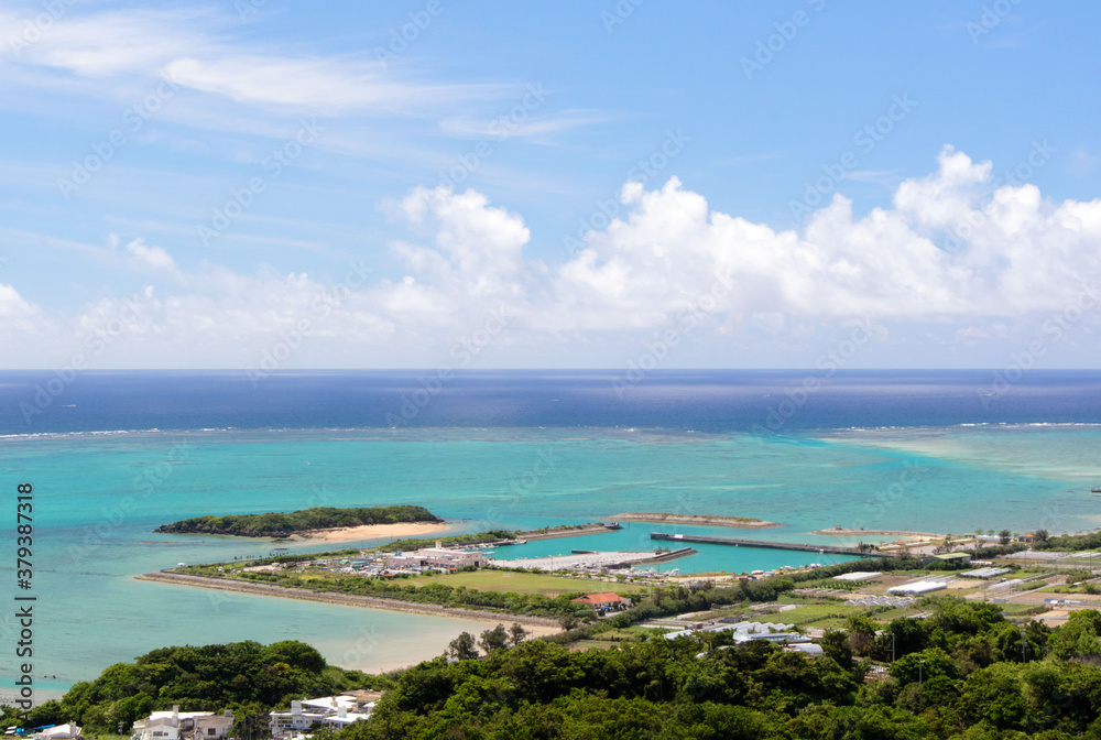 沖縄南城の美しい空と海