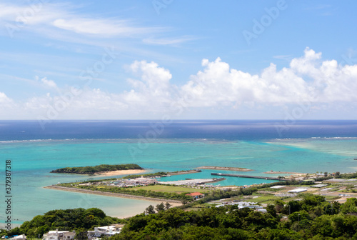 沖縄南城の美しい空と海 © hazaku