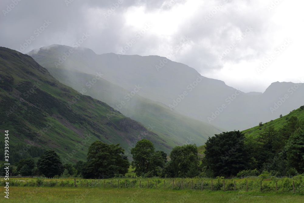 Obraz premium Deep into the Langdale Valley on a rainy day, Lakedistrict 