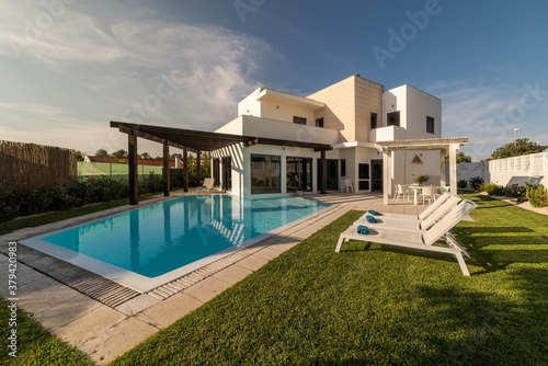 Modern house with garden swimming pool and wooden pergula © Luis Viegas