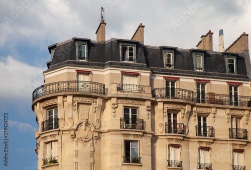 Photography dernier étage bâtiment haussmann paris