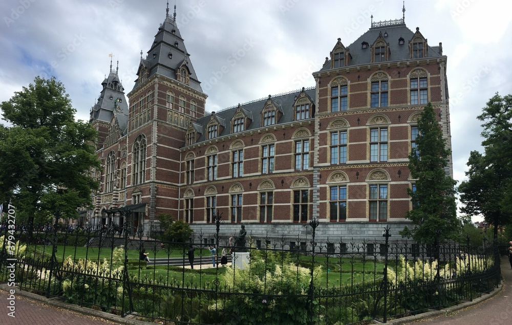 Naklejka premium houses in the city