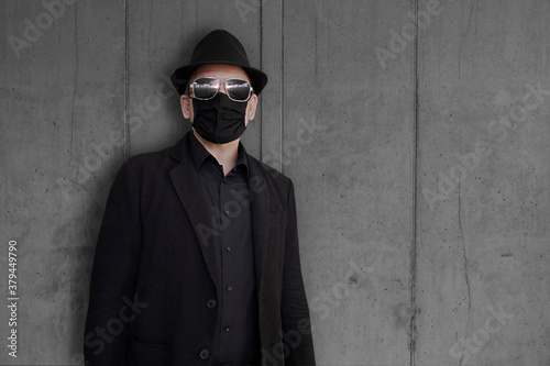 Mann mit Mundschutz photo