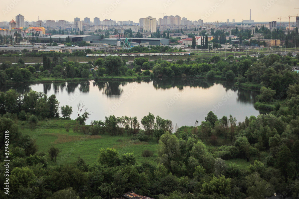 Fototapeta premium The lake in the city