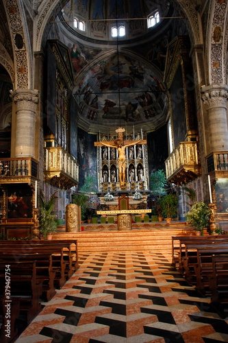 Kirchenschiff der Kathedrale Santa Maria Annunziata von Salò. Brescia, Lombardei, Italien, Europa 