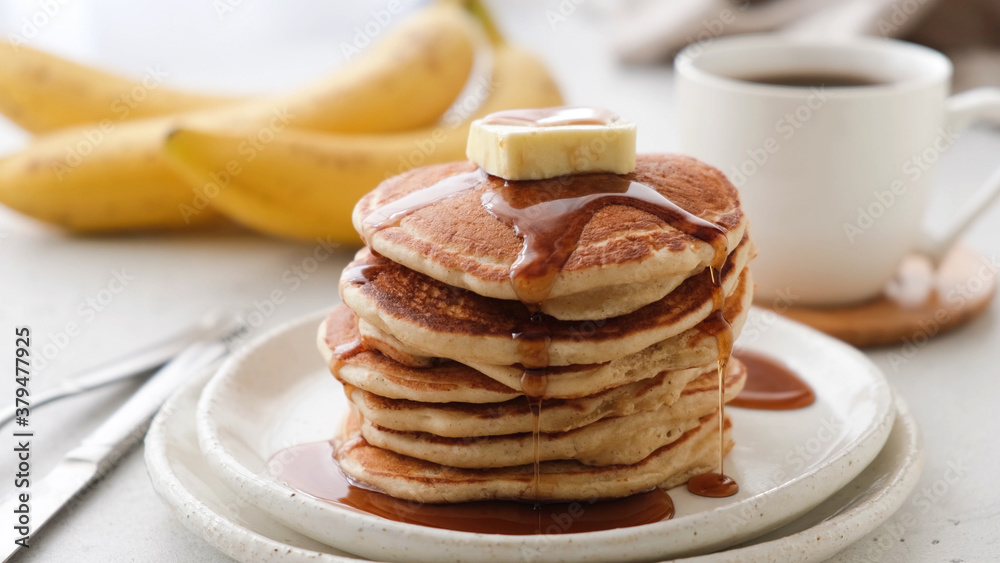 Αυτοκόλλητο Pancakes with butter and maple syrup on a plate