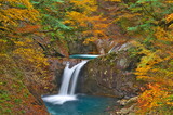 秋深まる西沢渓谷の竜神の滝