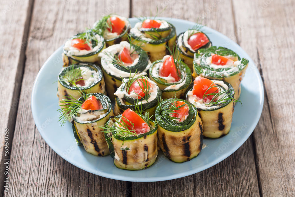 Zucchini rolls with cream cheese , tomatoes and dill Zucchini rolls with cream cheese , tomatoes and dill