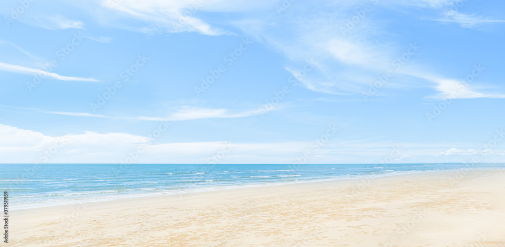 Fototapeta premium beautiful beach and tropical sea clear sky, beach and tropical sea
