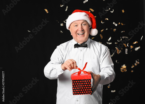 Elderly man with Christmas ...