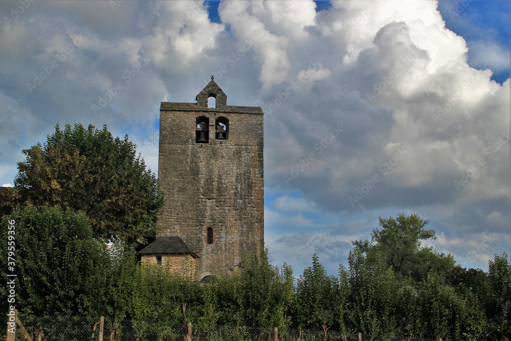 Eglise romane fortifiée de Nespouls (Corrèze)