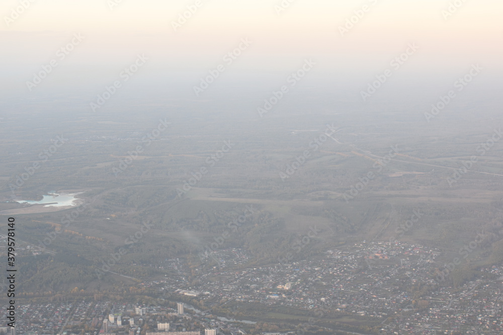 Blick auf die Stadt aus dem Flugzeug