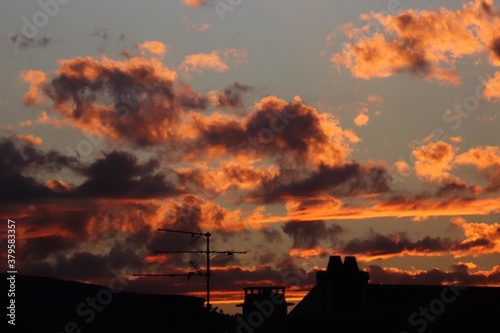 Ciel avec nuages oranges  © Calypso