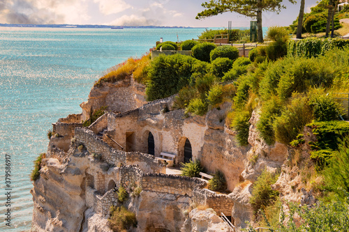 Meschers-sur-Gironde. Site troglodytique. Charente-Maritime. Nouvelle-Aquitaine	