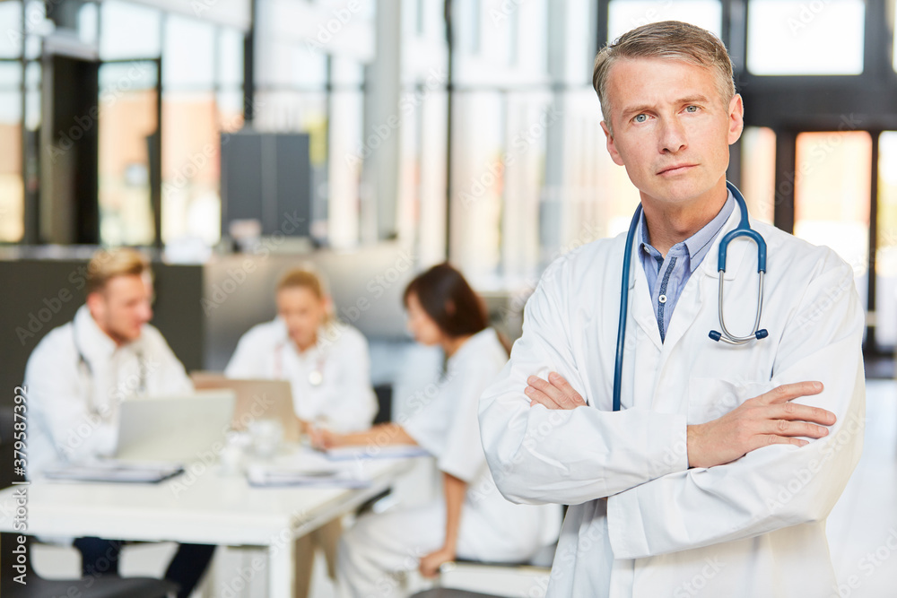 Chief physician with authority and self-confidence Chief physician with authority and self-confidence