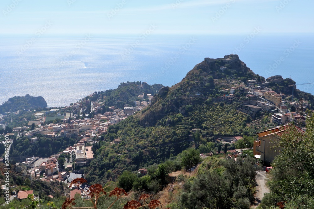 Castelmola - Scorcio di Taormina dal sentiero Cuculunazzo