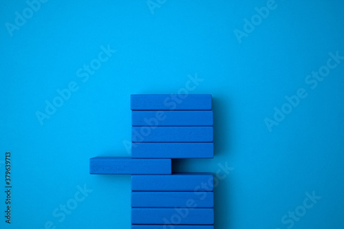 Fotografie fill a gap in the blue block.
