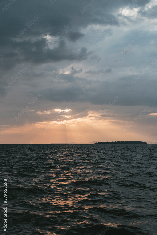 Fototapeta premium sunset over the sea