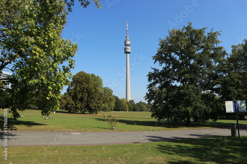 Dortmund, Dortmunder, Fernsehturm, Turm, Florianturm, Westfalenpark, NRW, Ruhrpott, Ruhrgebiet, Parkanlage, Park, Baum, Rosen photo