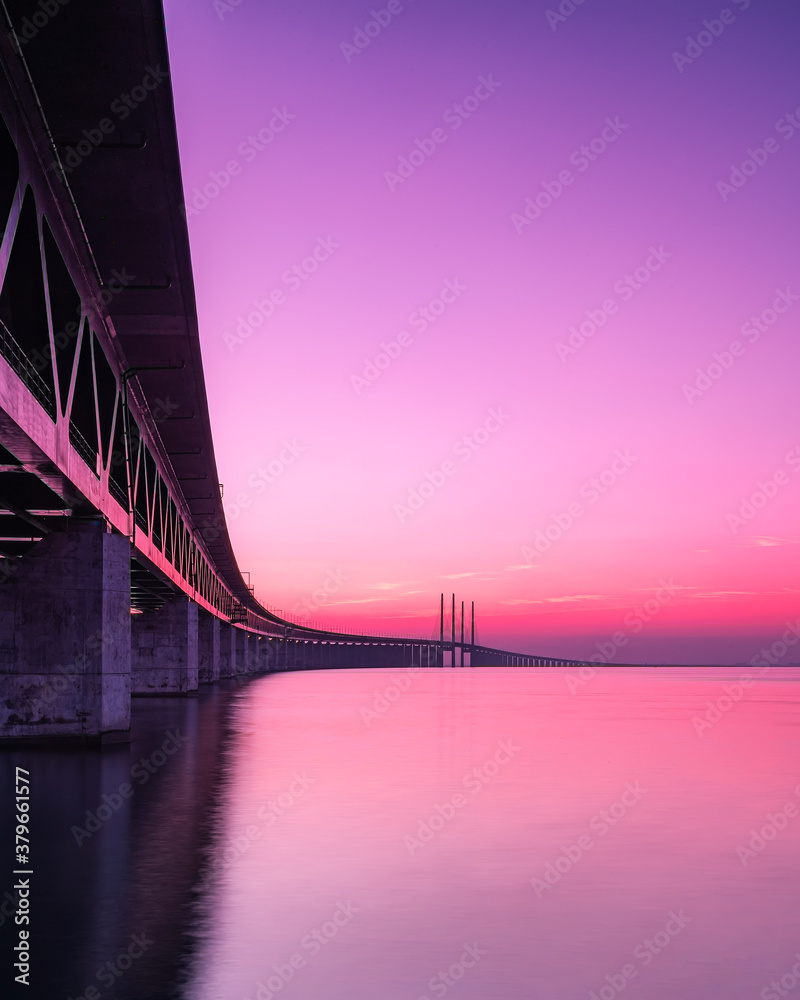 Fototapeta premium Oresunds Bridge After Dusk