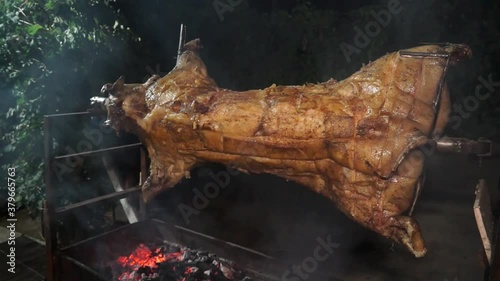 100kg whole pig barbeque roasting photo