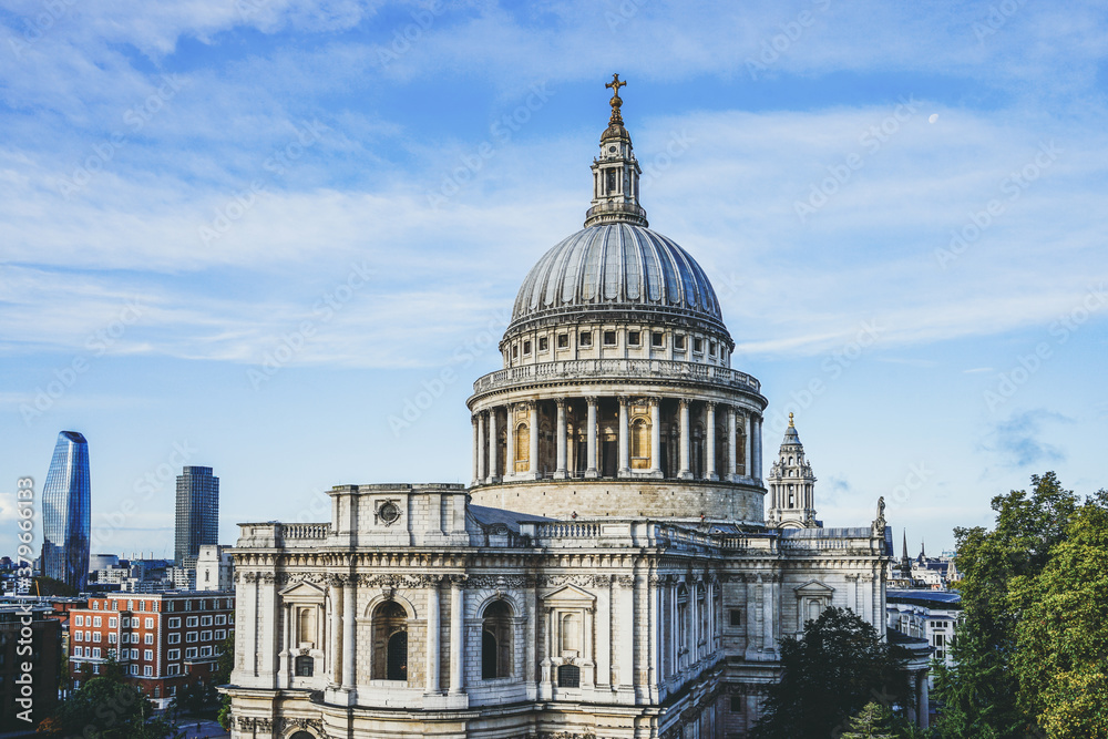 Obraz premium Top of Saint Paul Cathedral viewed from One New Change mall in City of London, England
