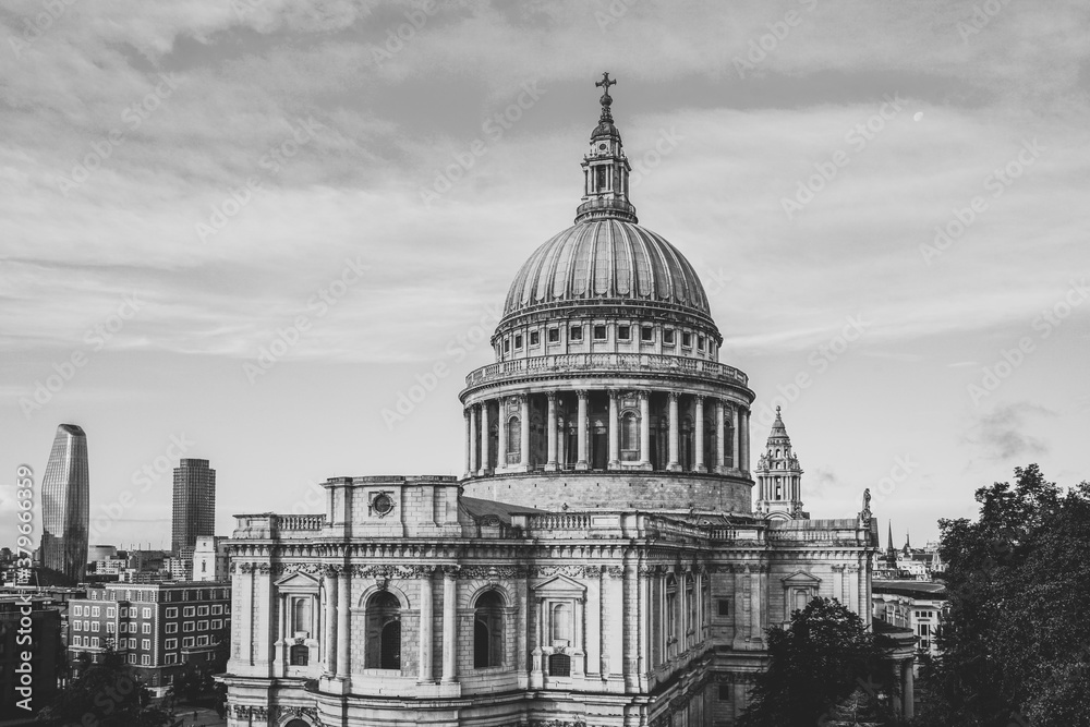Black and white photo of the top of Saint Paul Cathedral in City of London, England