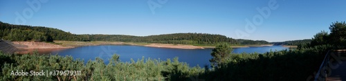 Panoramique du lac artificiel de Pierre Perc  e en Lorraine