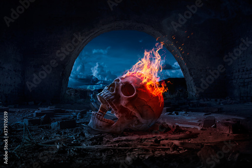 Tablou canvas Skull burned in fire in dark Halloween night