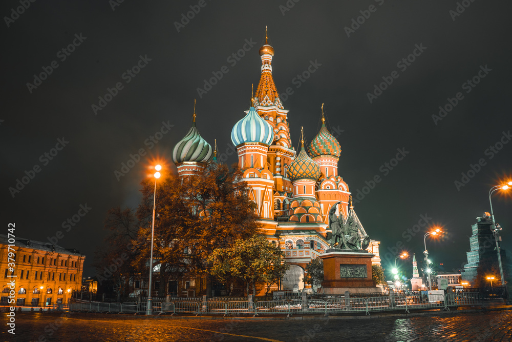 Obraz premium Saint Basil's Cathedral During Night, Moscow