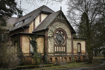 Wandcirkels Oud Ziekenhuis Beelitz Oud verlaten ziekenhuis Beelitz  © Peter Zeedijk/Wirestock