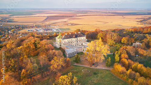 Obraz na płótnie Podgortsy Palace from the air. Colorful fall scene w salonie