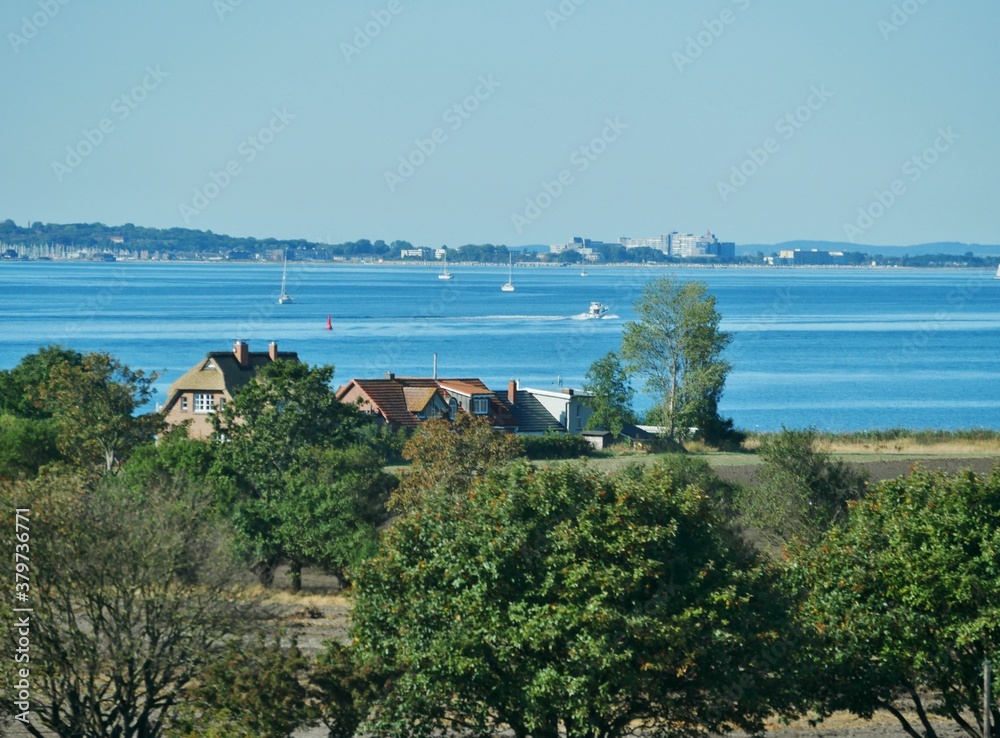 Küste von Fehmarn mit Blick aufs Festland