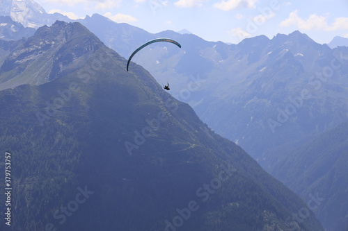 paragliding in the mountains photo