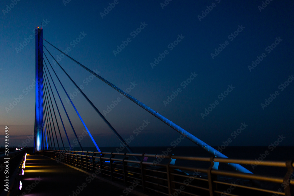 Obraz premium steel bridge over waterway evening sky