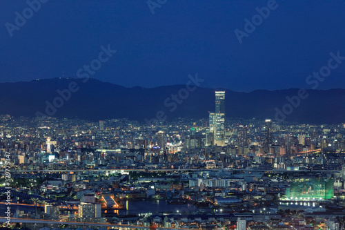 咲洲コスモタワーから撮影した大阪あべのハルカスの夜景