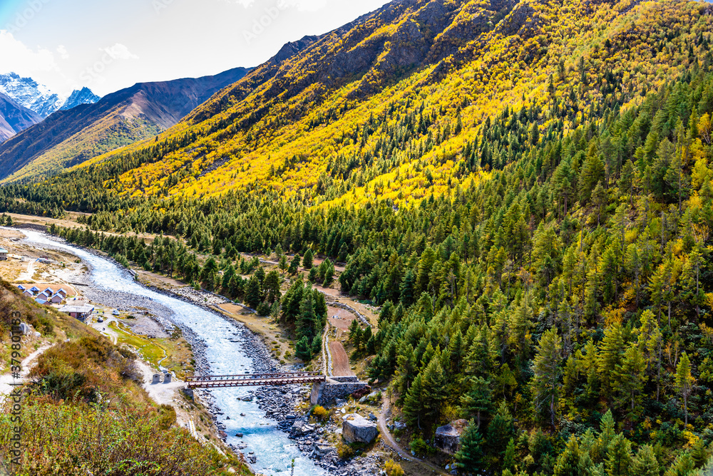 Obraz premium Serene Landscape of Baspa river valley near Chitkul village in Kinnaur district of Himachal Pradesh, India. It is the last inhabited village near the Indo-China border.