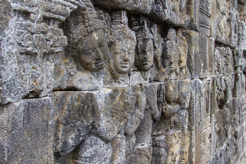 Buddhistischen Wandreliefs in der Tempelanlage Borobudur auf Java photo