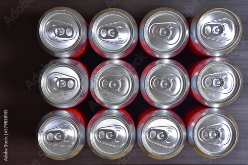 aluminum cans top view, beer cans closed, many beer aluminum cans