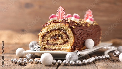 Cuadro en lienzo christmas chocolate swiss roll and decoration- chocolate yule log christmas cake