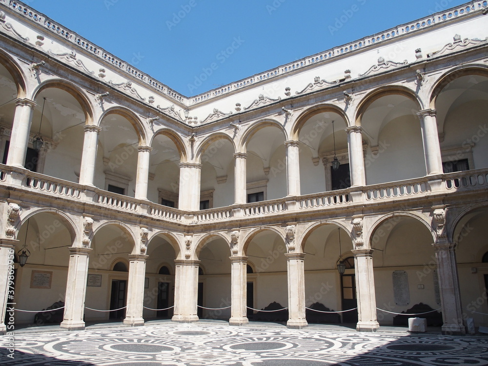 Innenhof der Universität von Catania Sizilien patio of the university of Catania Sicily