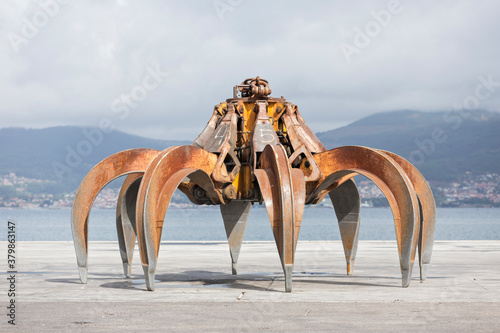 Hydraulic grabber in the harbour