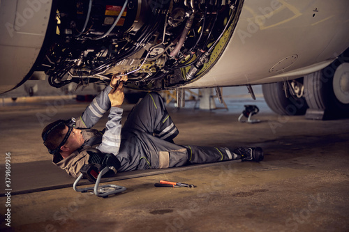 Stampa su tela Repair and maintenance of aircraft engine on the wing of the aircraft