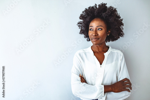 Obraz na plátne Portrait of attractive young black woman smiling against isolated white background