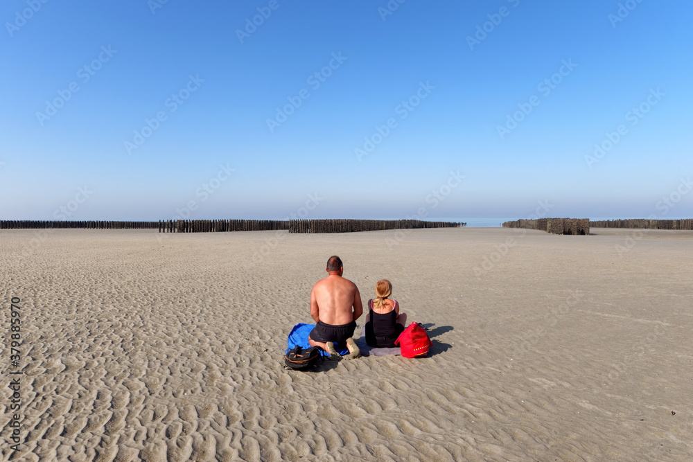 Bouchot mussels and couple at the Quend beach
