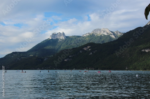 Wasser, Wald, Berge, Himmel, Wolken