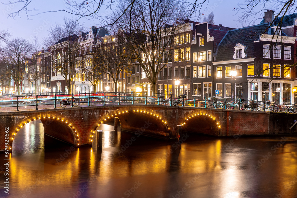 Fototapeta premium Beautiful bridges in the center of Amsterdam by night during winter , Netherlands