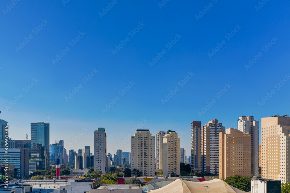 Foto aérea de São Paulo, predios de negocios ao fundo Foto aérea de São Paulo, predios de negocios ao fundo
